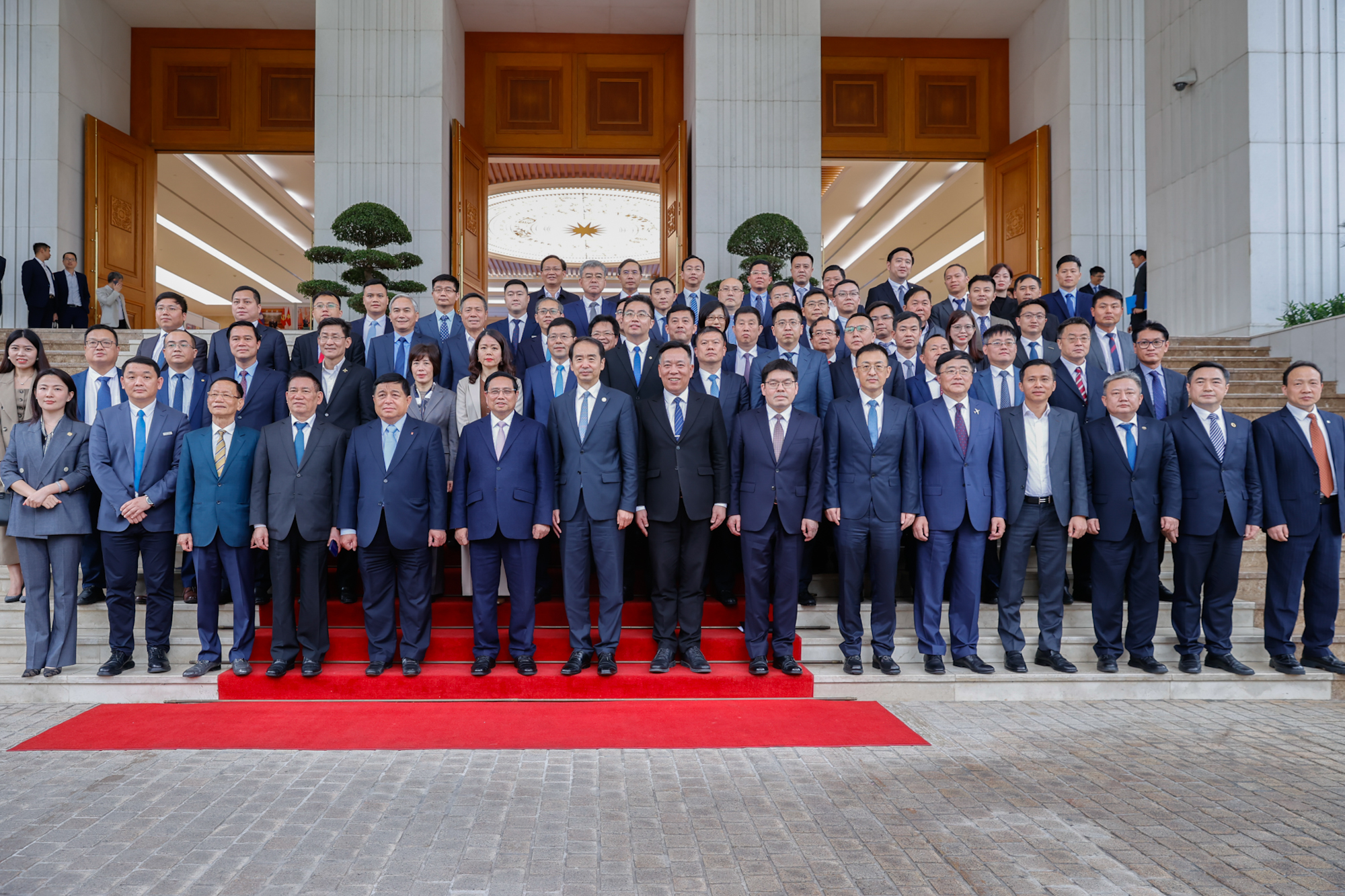 Thủ tướng và các đại biểu tại Tọa đàm - Ảnh: VGP