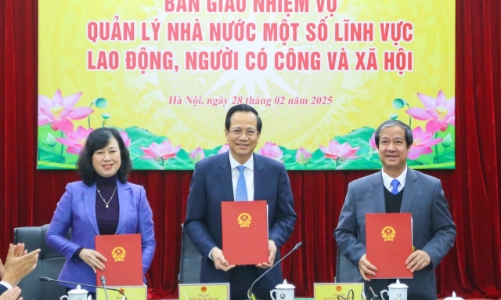 Ba Bộ trưởng bàn giao nhiệm vụ quản lý Nhà nước về lao động và giáo dục