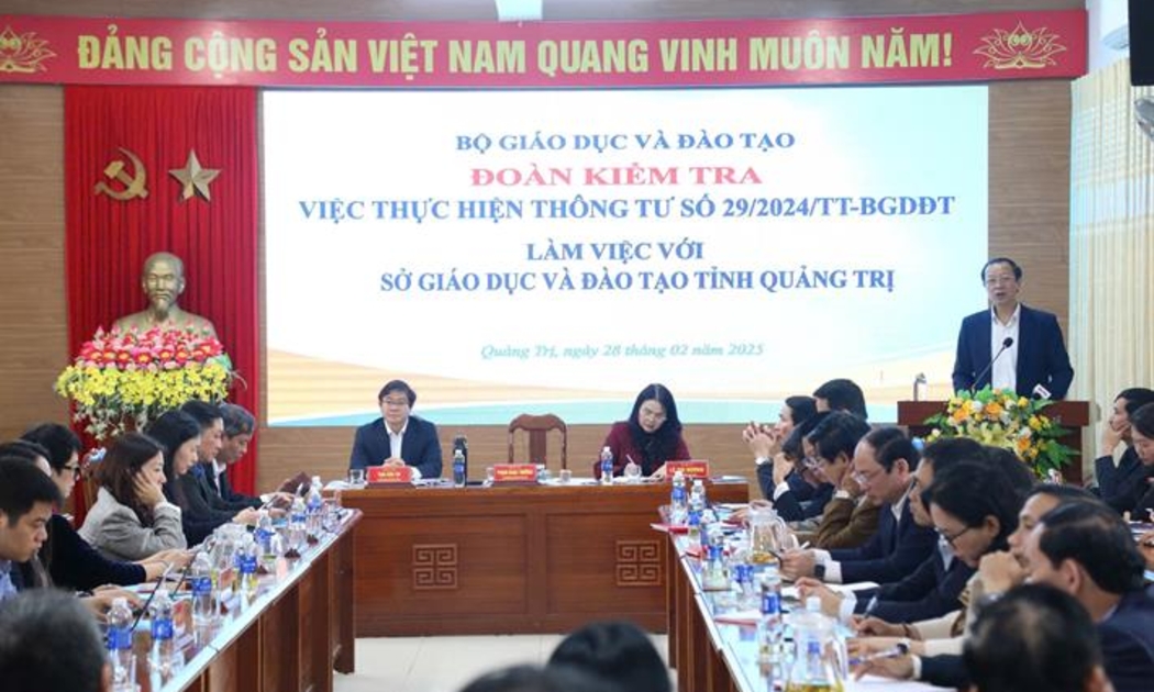 Quang cảnh buổi làm việc. MOET.