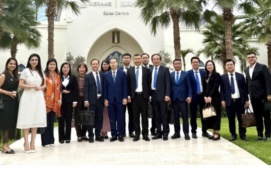 Đoàn công tác thành phố Đà Nẵng tại  Dubai, Các Tiểu vương quốc Ả Rập thống nhất (UAE). Ảnh Đoàn công tác cung cấp.