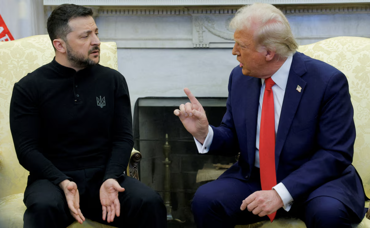 Tổng thống Ukraine Volodymyr Zelenskiy (trái) và Tổng thống Mỹ Donald Trump tại Nhà Trắng ngày 28/2 - Ảnh: Reuters.