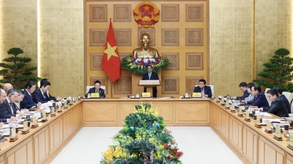 Prime Minister presides over dialogue with Japanese enterprises