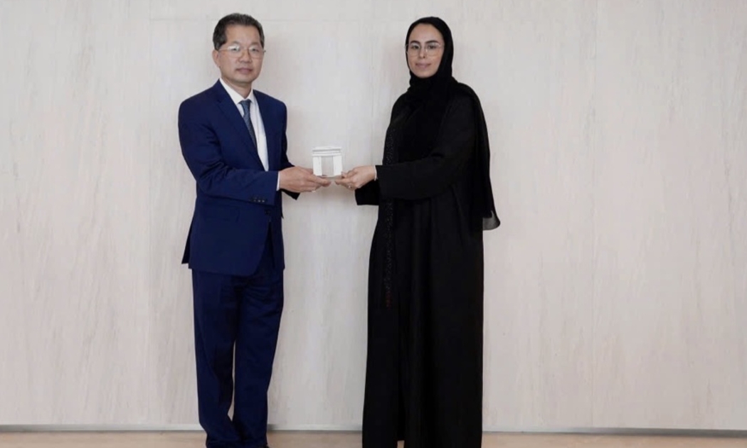 Bí thư Thành ủy Đà Nẵng Nguyễn Văn Quảng và bà Bà Alya Al Zarouni, Giám đốc Vận hành DIFC tại buổi làm việc. Ảnh Đoàn công tác Đà Nẵng cung cấp.