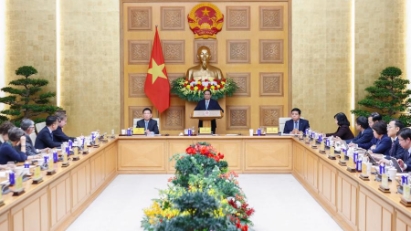 PM chairs a dialogue with European enterprises in Vietnam