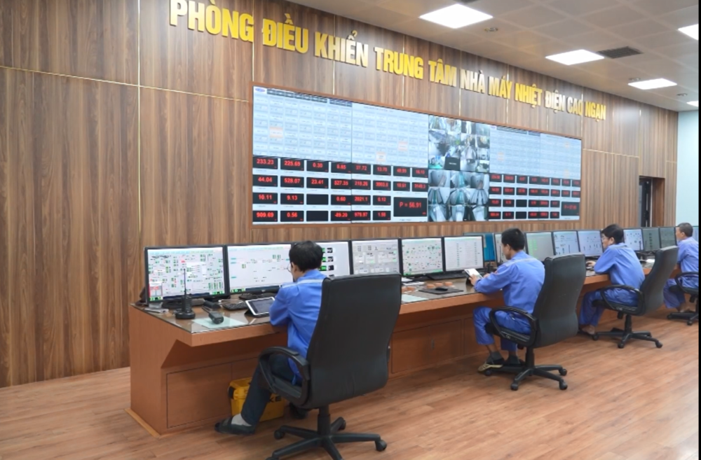 Phòng điều khiển trung tâm Nhà máy Nhiệt điện Cao Ngạn