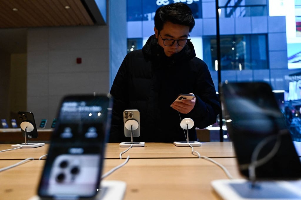 Apple đã ra mắt iPhone 16e – phiên bản giá rẻ hơn – vào đầu tháng 2/2025 với giá từ 4.499 đến 5.499 nhân dân tệ, đủ điều kiện nhận trợ giá.
