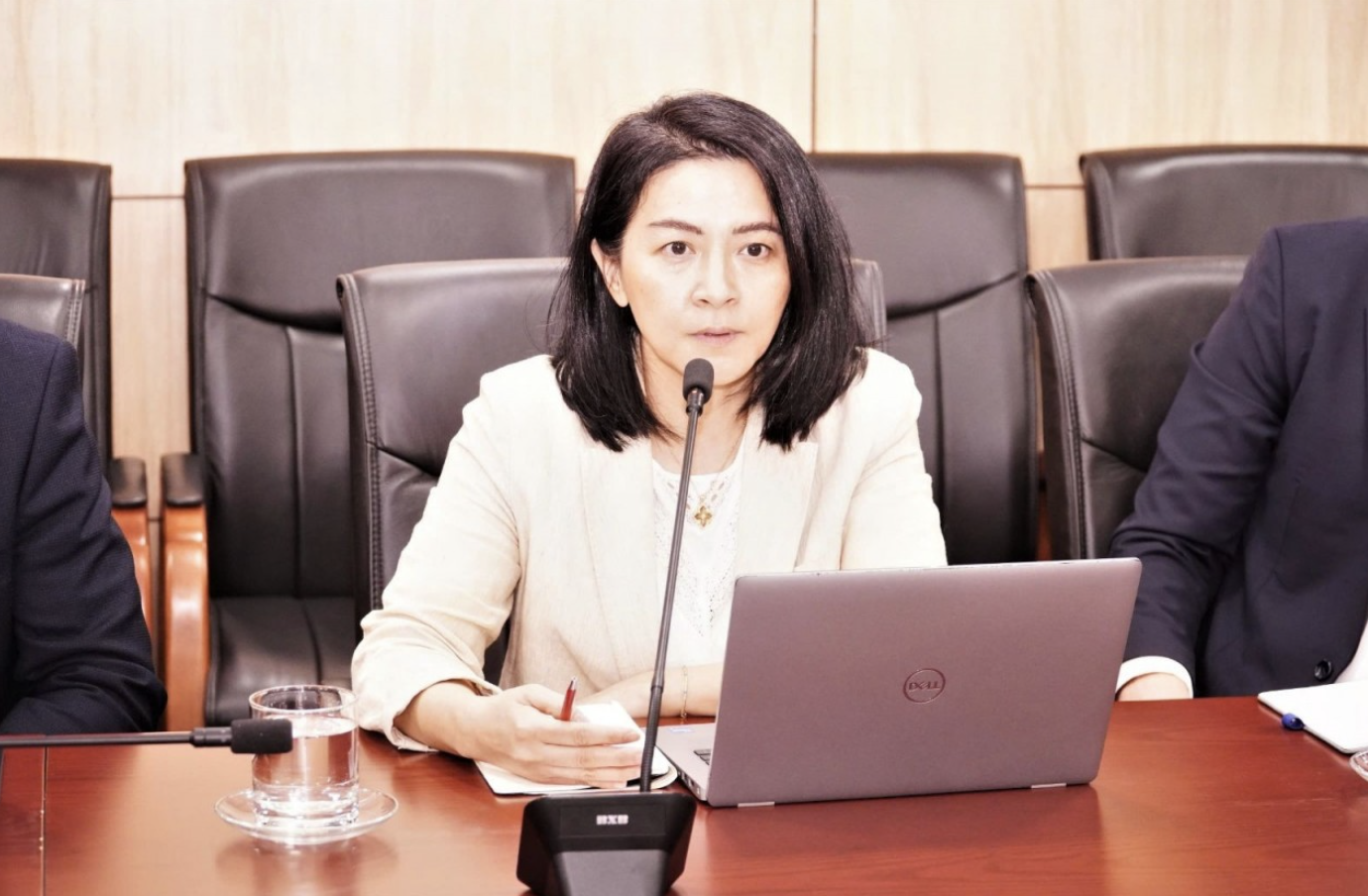 Bà Wanming Du - Giám đốc phụ trách chính sách Bộ chỉ số, khu vực châu Á – Thái Bình Dương, FTSE Russell vừa có buổi làm việc với Ủy ban Chứng khoán Nhà nước về tiến trình nâng hạng. 