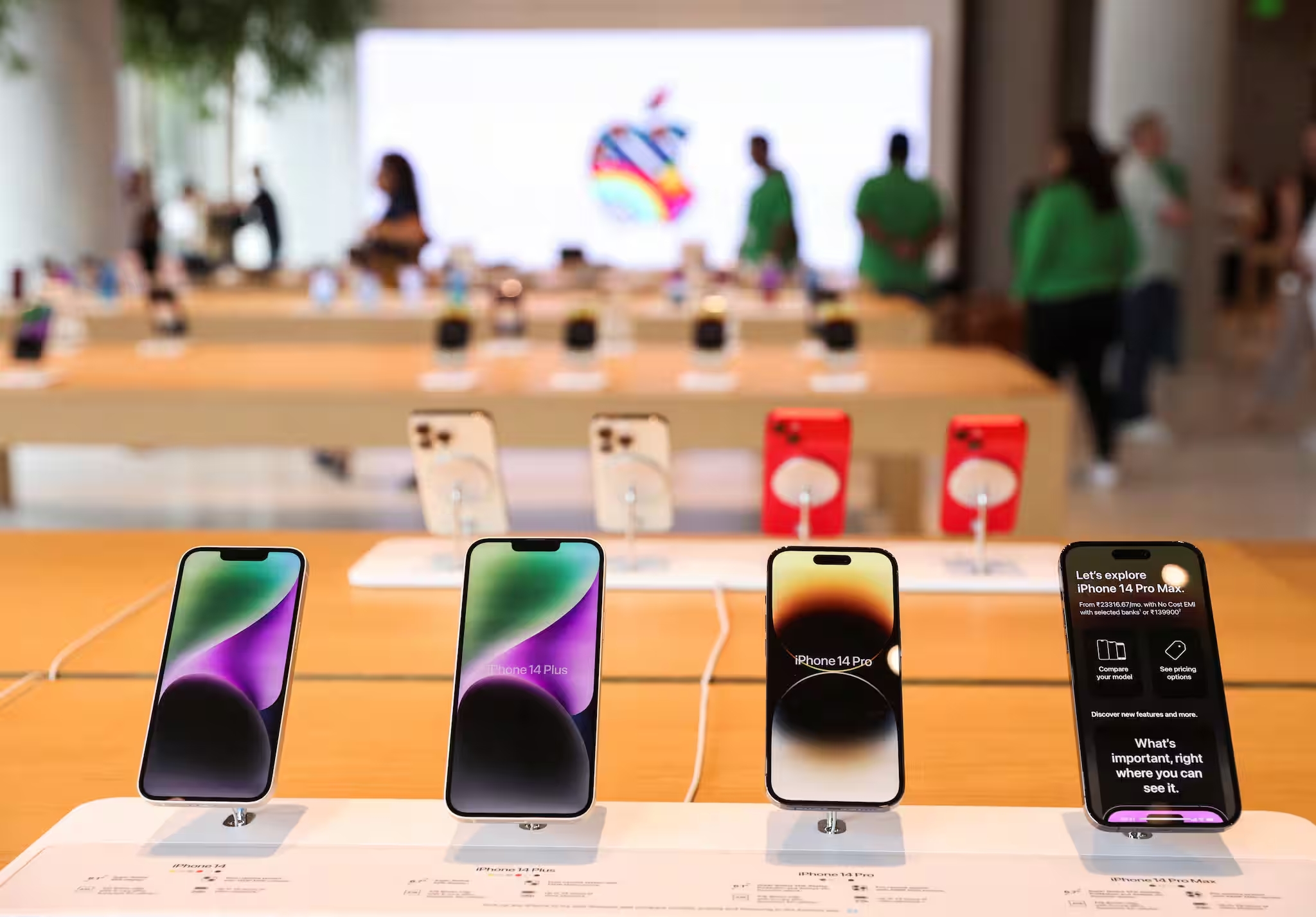 Giá iPhone đồng loạt giảm - Ảnh minh hoạ. 