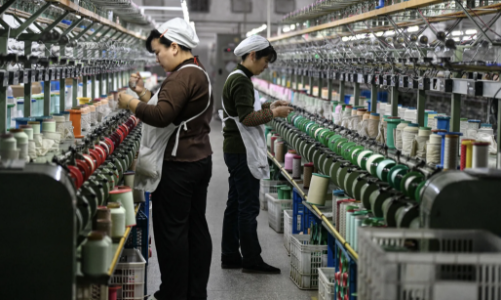 Sản xuất của Trung Quốc khởi sắc trong tháng 2, bất chấp mối đe dọa thuế quan