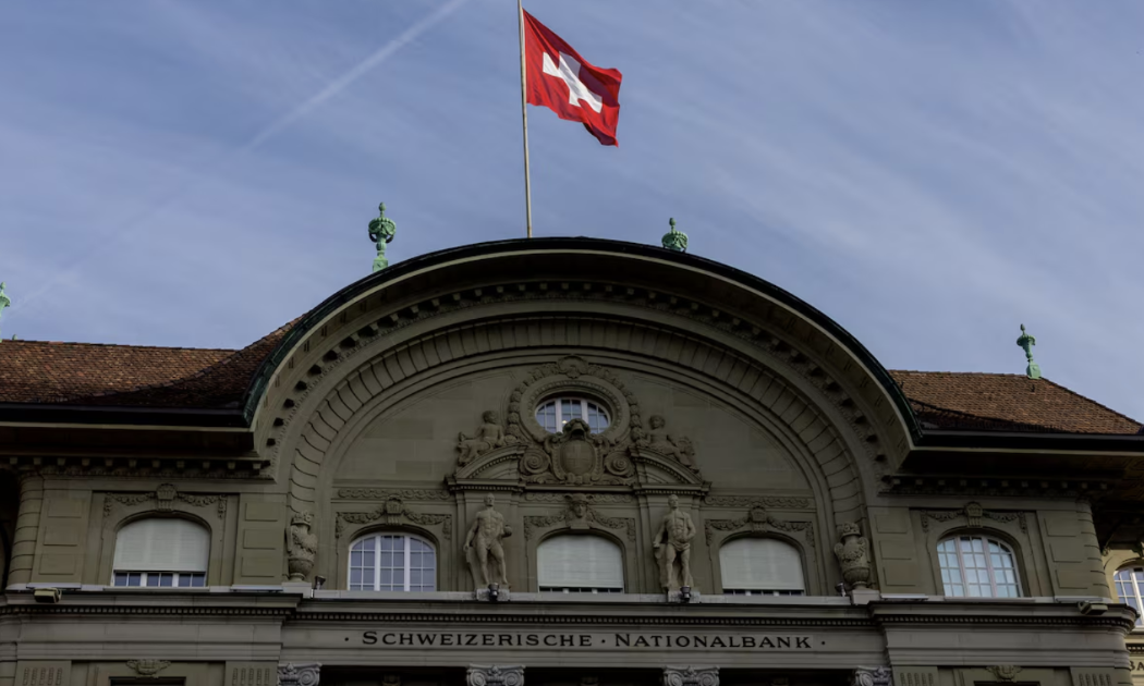 Trụ sở Ngân hàng Trung ương Thụy Sỹ (SNB) ở Bern - Ảnh: Reuters.