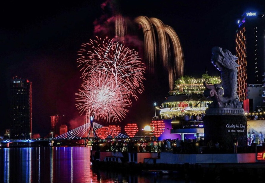 Lễ hội pháo hoa quốc tế bên bờ sông Hàn-sản phẩm du lịch độc đáo của Đà Nẵng.