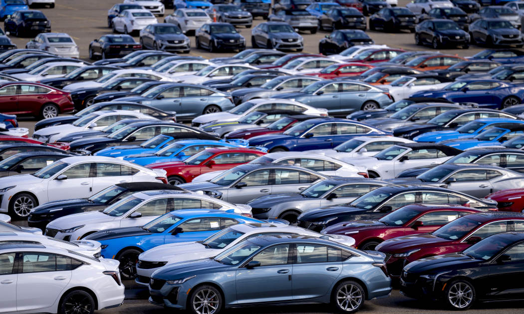 Cổ phiếu ô tô General Motors và Ford Motor lần lượt giảm 7,8% và 3,5% từ đầu năm đến nay - Ảnh: WSK