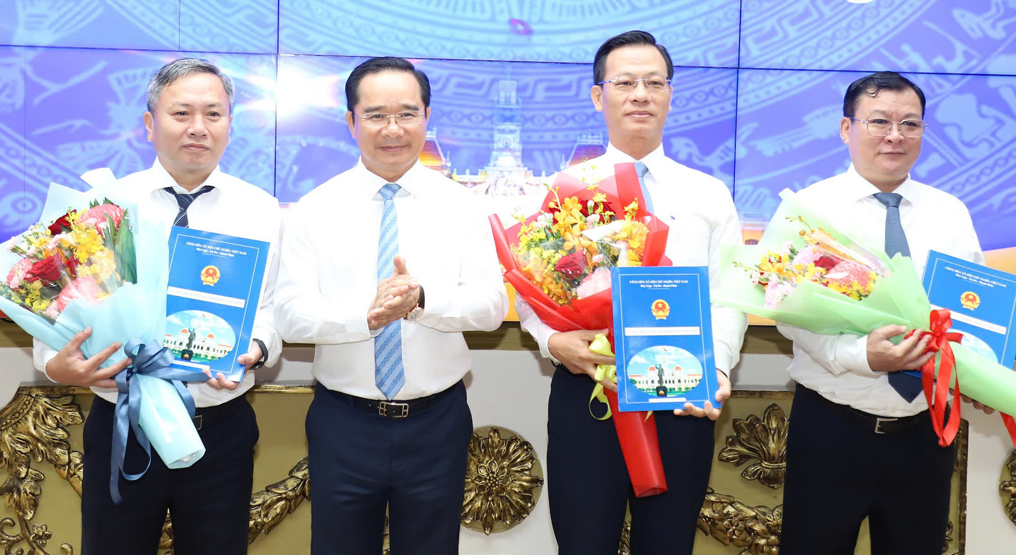 Sáng 3/3, Chủ tịch UBND TP. Hồ Chí Minh Nguyễn Văn Được đã trao quyết định và chúc mừng lãnh đạo Ban Quản lý Dự án đầu tư xây dựng hạ tầng đô thị Thành phố.