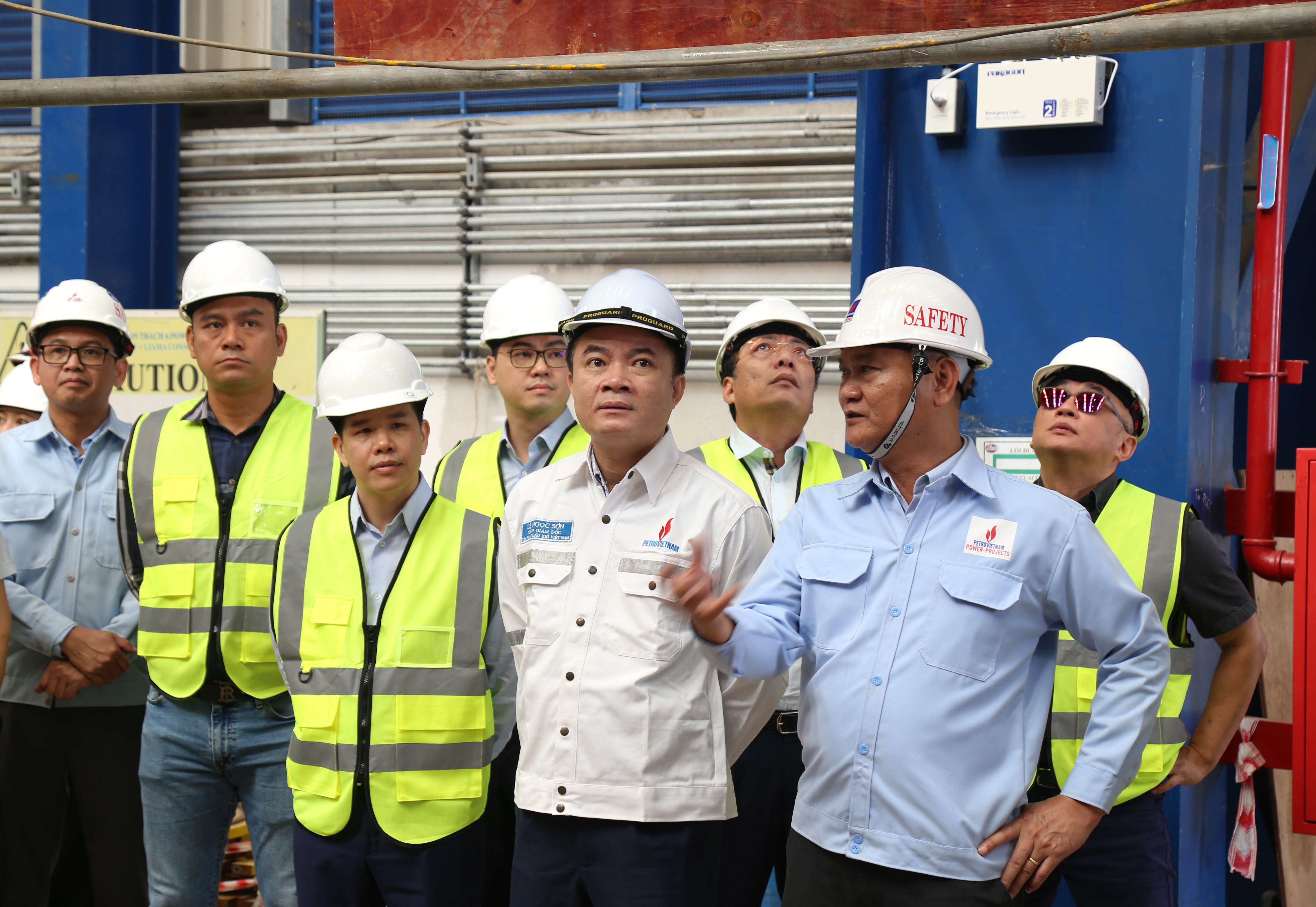 Tổng Giám đốc Petrovietnam Lê Ngọc Sơn dẫn đầu đoàn công tác đến làm việc tại Nhà máy điện Nhơn Trạch.