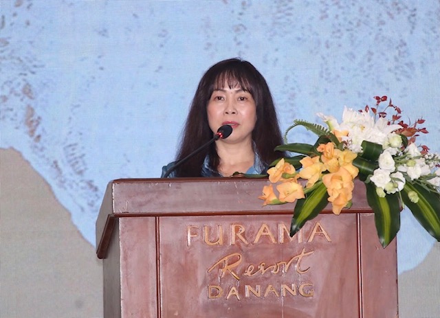 BàTrương Thị Hồng Hạnh, Giám đốc Sở Du lịch Đà Nẵng phát biểu tại họp báo.