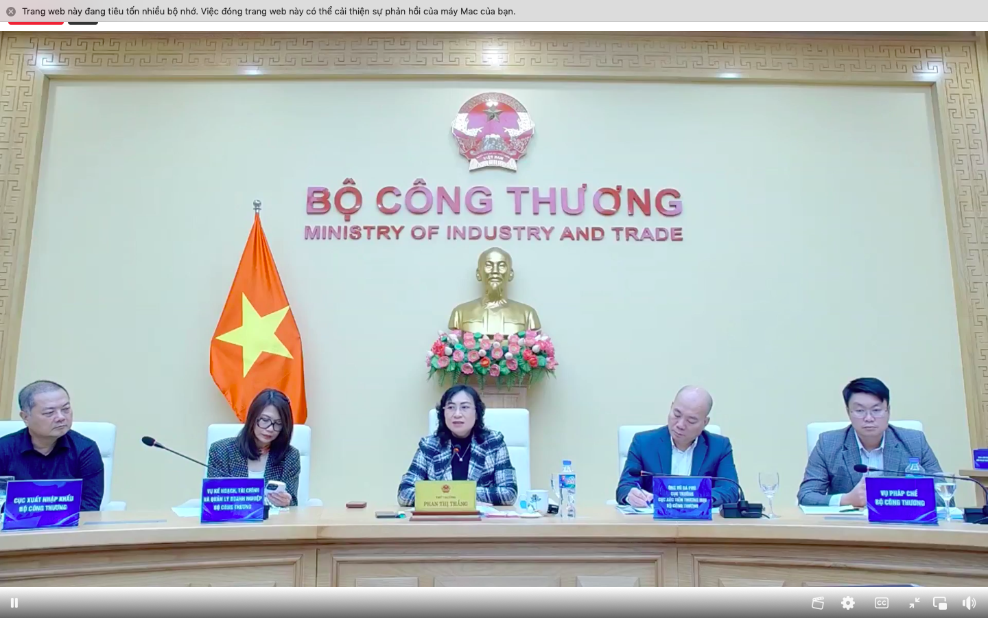 Bà Phan Thị Thắng, Thứ trưởng Bộ Công Thương, chủ trì giao ban Thương vụ tháng 2.