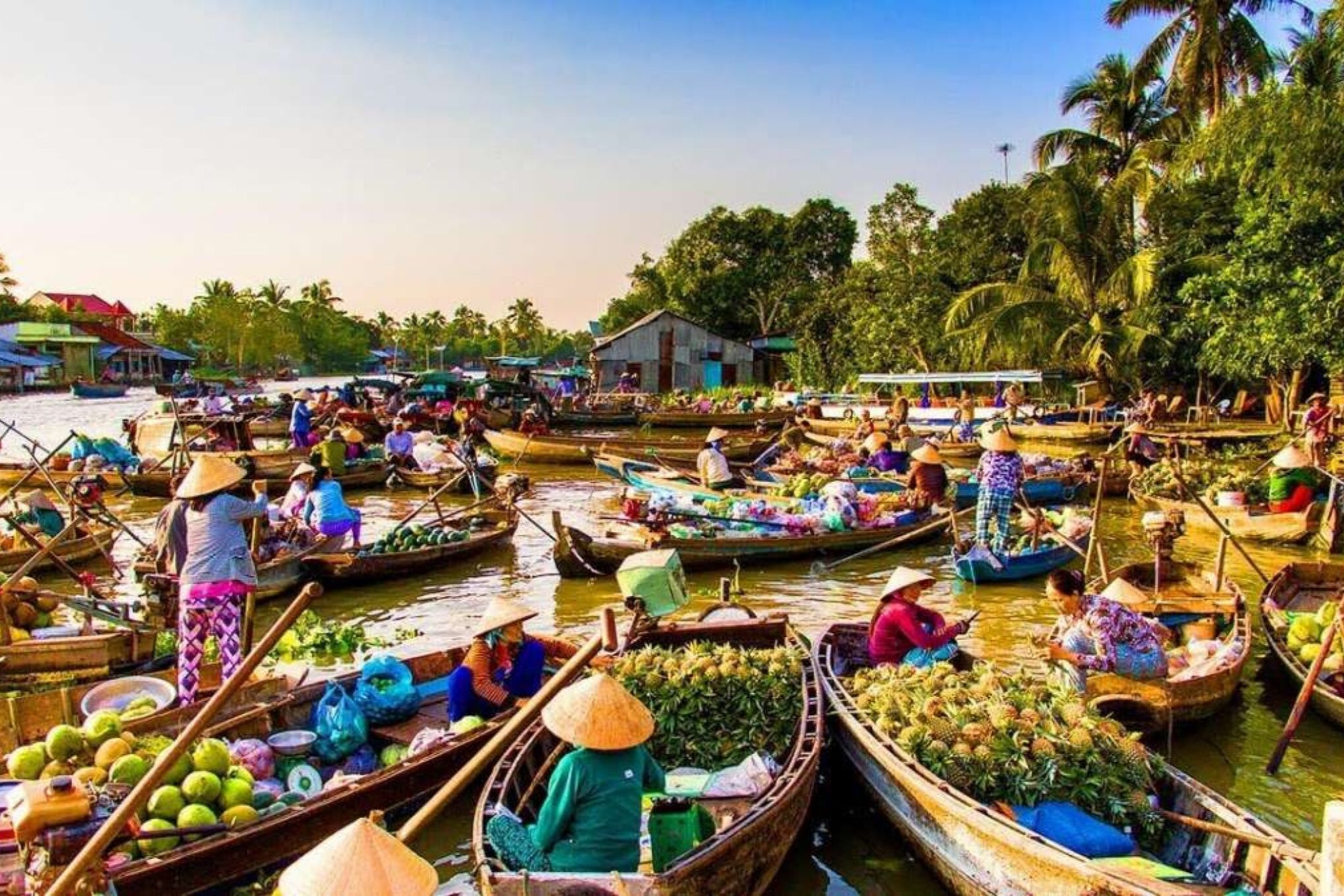 Chợ nổi Cái Răng, một trong số sản phẩm du lịch độc đáo của vùng sông nước Cần Thơ và ĐBSCL. 