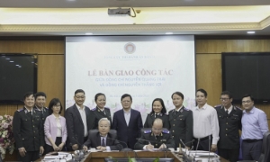 Tổng cục Thi hành án dân sự bàn giao công tác và trao các quyết định về công tác cán bộ