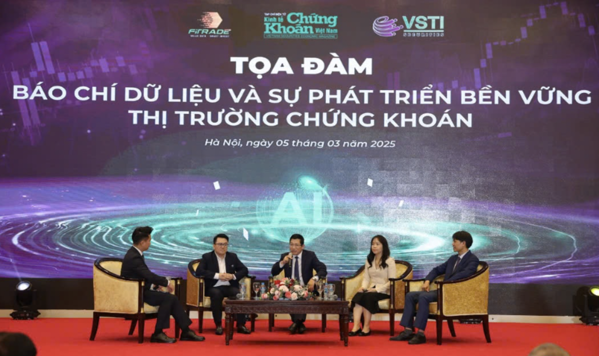 Tọa đàm “Báo chí dữ liệu và sự phát triển bền vững thị trường chứng khoán”. 