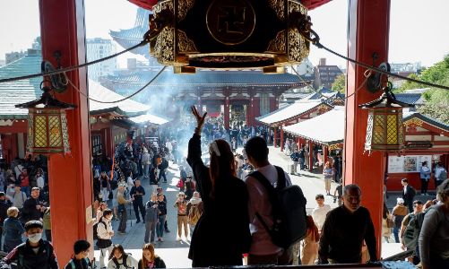 Nhật Bản: Du lịch vừa là trụ đỡ kinh tế vừa là thách thức