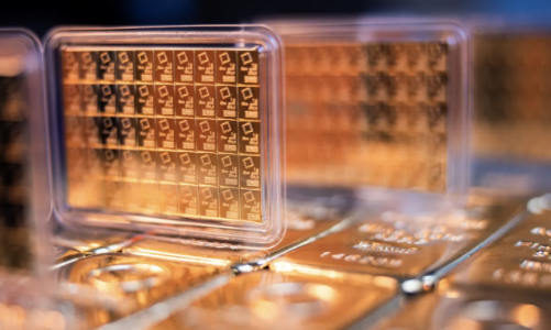 Giá vàng tăng, đồng USD rớt xuống đáy 3 tháng trong lúc chờ báo cáo việc làm Mỹ