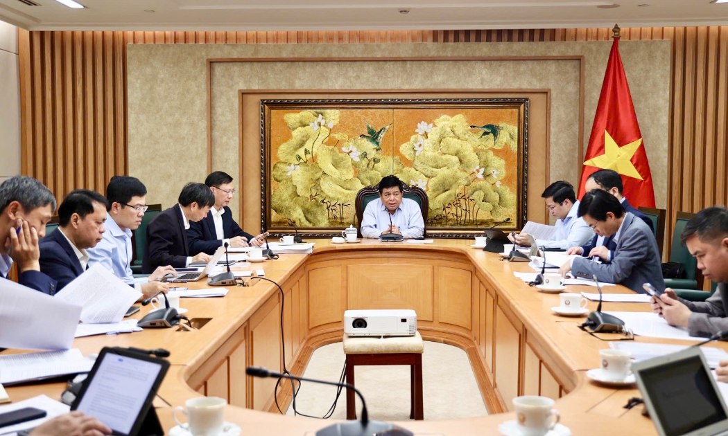 Phó Thủ tướng Nguyễn Chí Dũng làm việc với các bộ, ngành liên quan về dự thảo Nghị định thay thế Nghị định số 94/2020/NĐ-CP - Ảnh: VGP