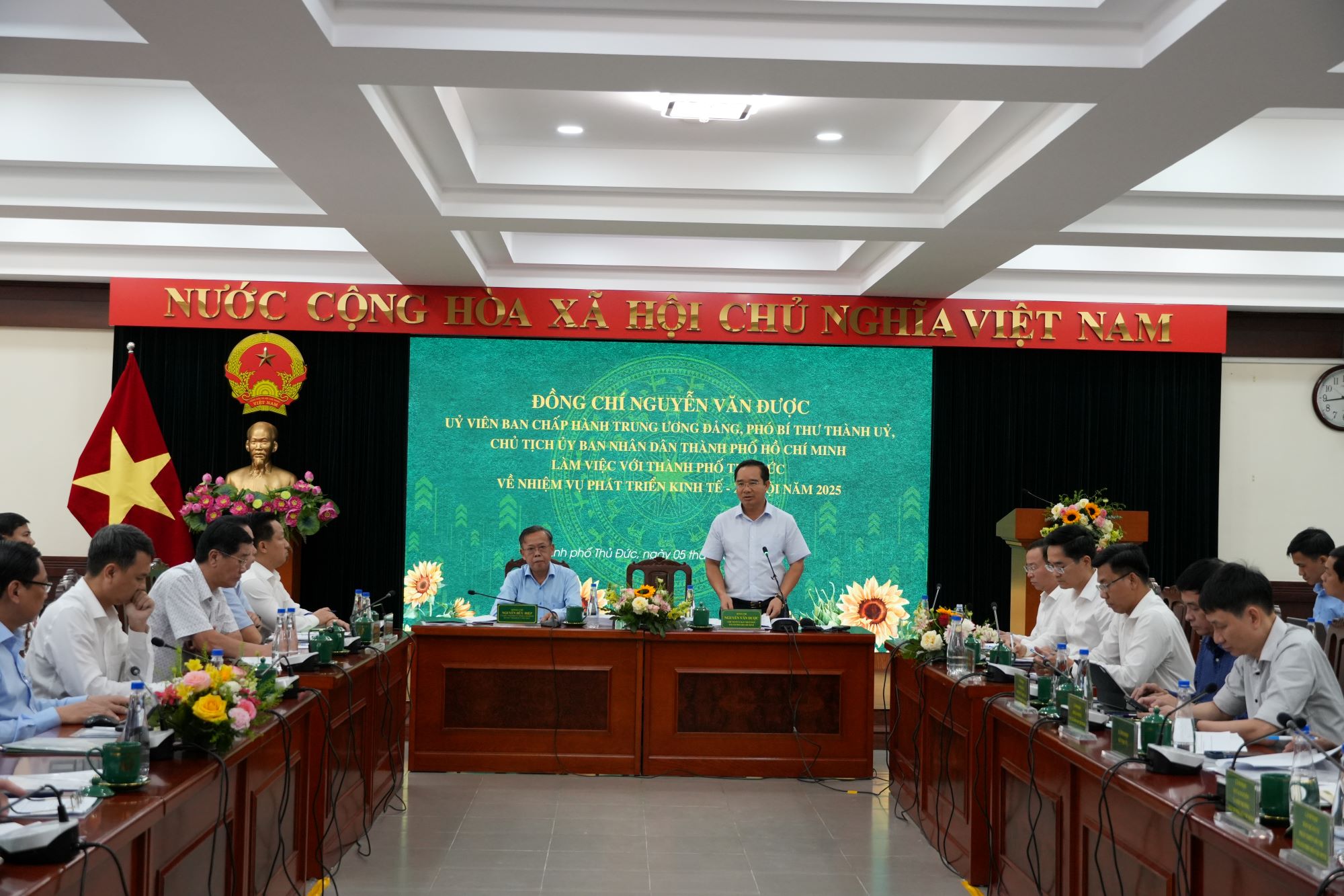 Toàn cảnh buổi làm việc.