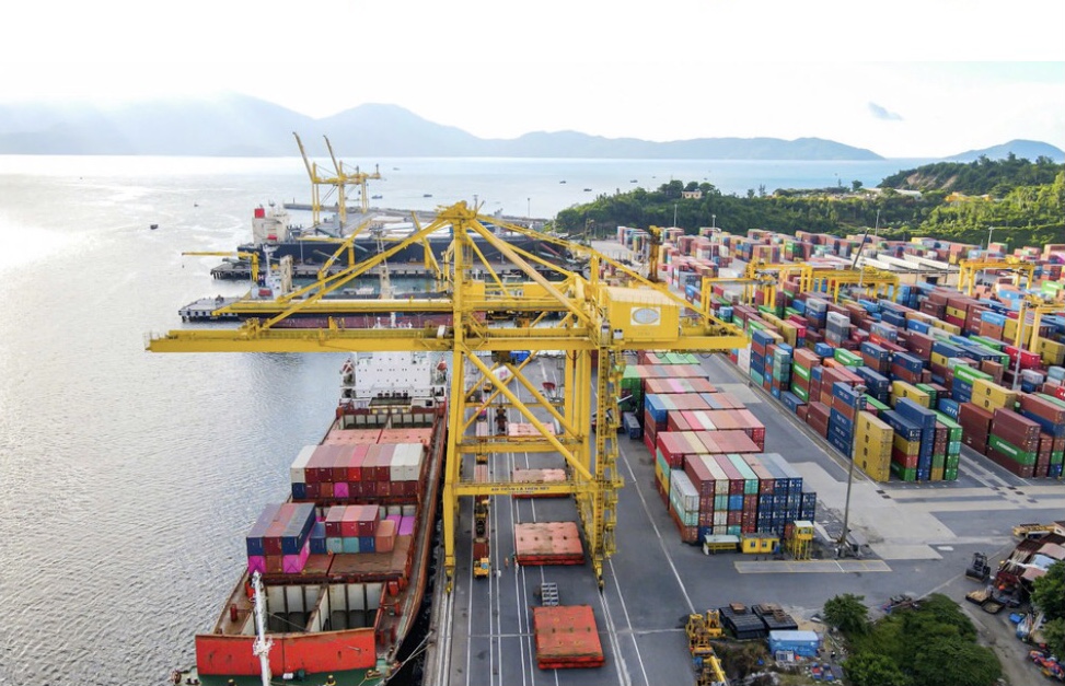 Cảng Ti&ecirc;n Sa (thuộc C&ocirc;ng ty Cổ phần cảng Đ&agrave; Nẵng) l&agrave; một trong những đơn vị đ&oacute;ng g&oacute;p nhiều ng&acirc;n s&aacute;ch nh&agrave; nước cho Đ&agrave; Nẵng..