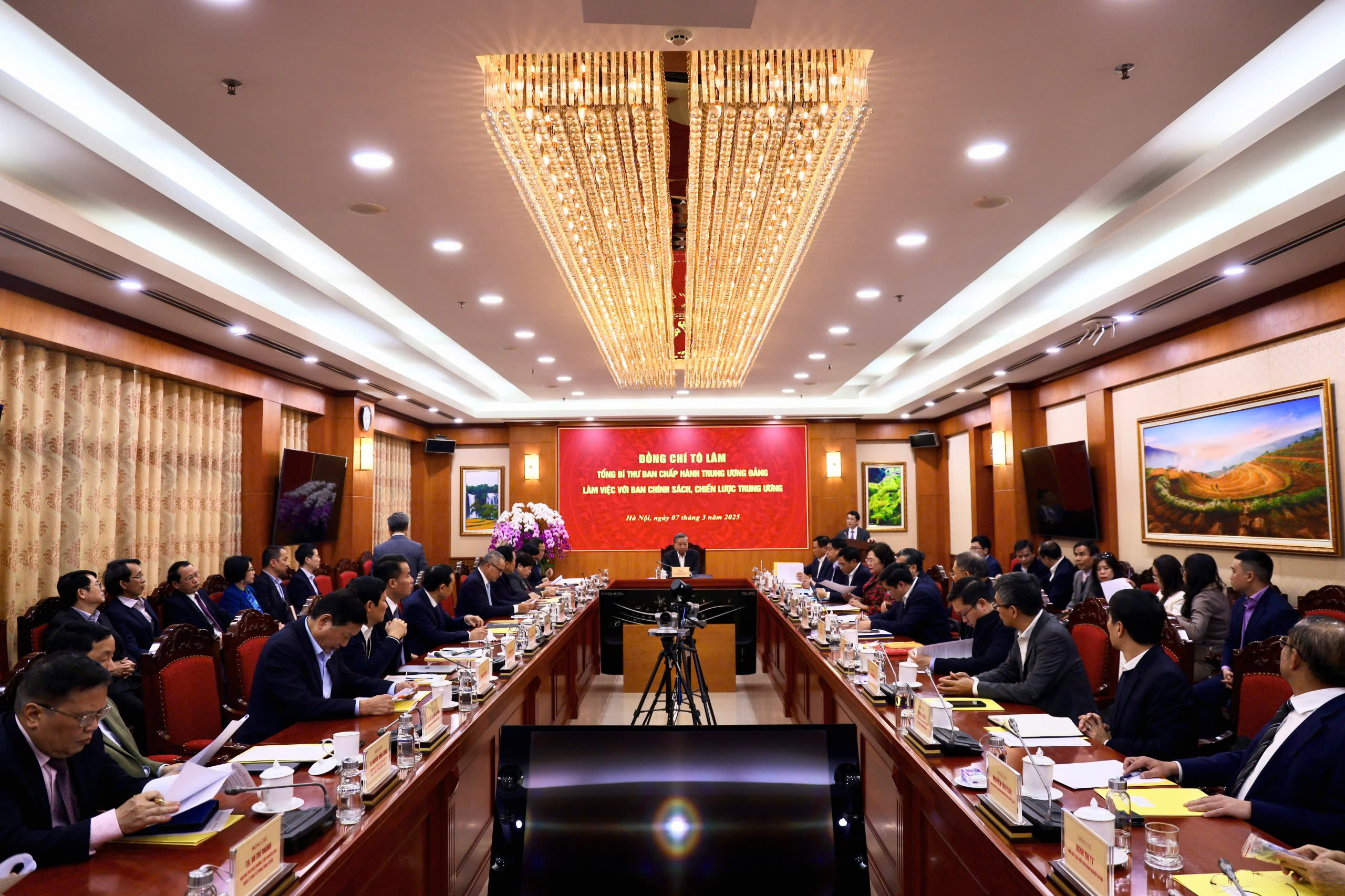 Quang cảnh cuộc họp