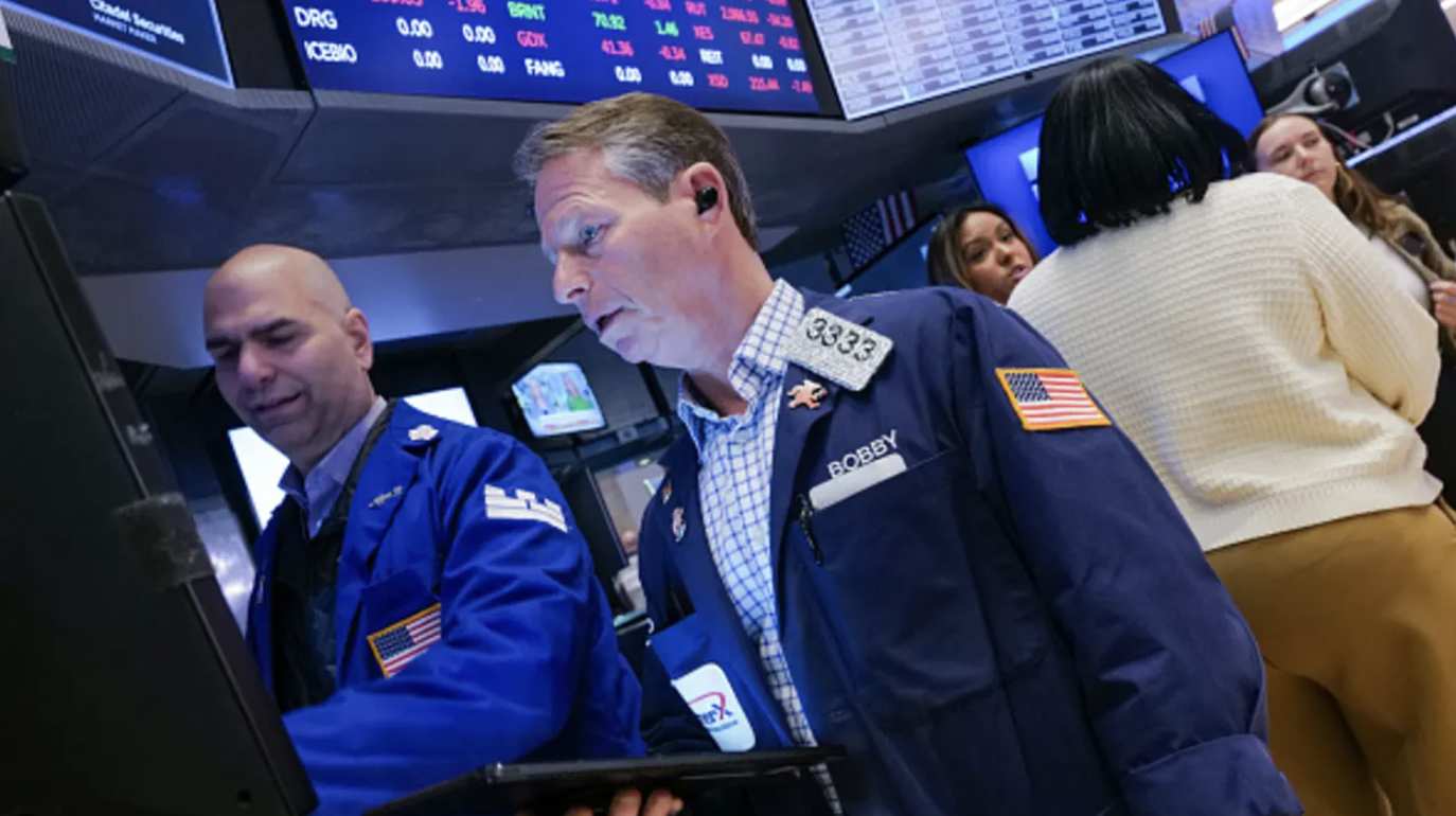 Các nhà giao dịch chứng khoán trên sàn NYSE ở New York ngày 7/3. - Ảnh: Getty/CNBC.