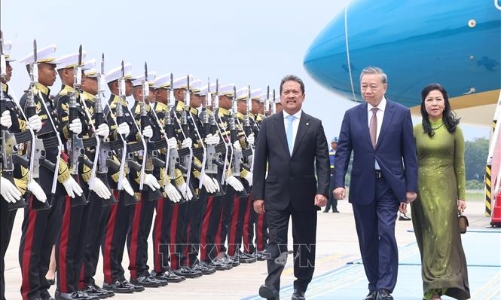Bảy phát đại bác chào mừng Tổng Bí thư Tô Lâm và Phu nhân tới Jakarta, Indonesia