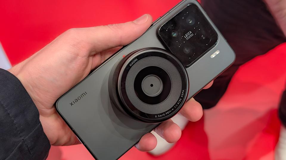 Camera gắn liền với điện thoại thông minh của Xiaomi.