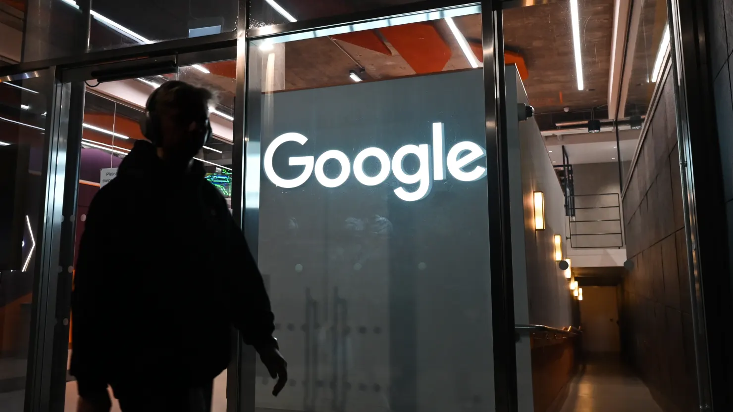 CEO Google, Sun Pichai đã đề xuất các nhà quản lý tuyển dụng của mình xem xét quay lại phỏng vấn trực tiếp - Ảnh: CNBC. 