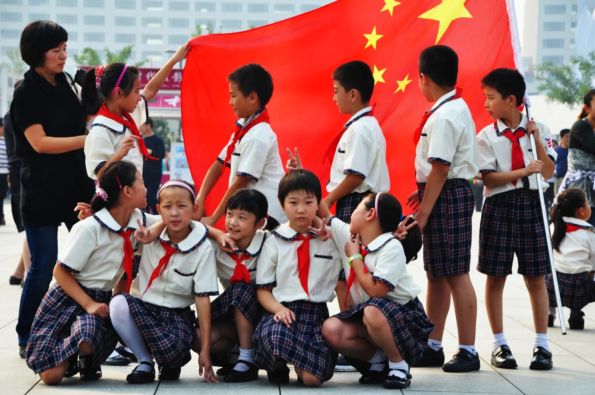 Mỗi năm học, học sinh sẽ được học ít nhất 8 giờ về AI, với tùy chọn tổ chức dưới dạng các khóa học độc lập hoặc tích hợp vào các môn học hiện có như công nghệ thông tin và khoa học