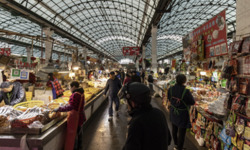 Giá tiêu dùng ở Trung Quốc giảm lần đầu tiên sau 1 năm, áp lực giảm phát đè nặng