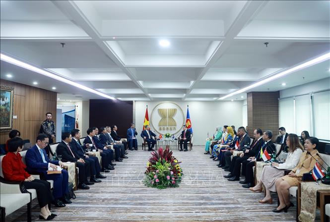 Tổng Bí thư Tô Lâm gặp Tổng Thư ký ASEAN Kao Kim Hourn và Ủy ban đại diện thường trực bên cạnh ASEAN (CPR) - Ảnh: TTXVN