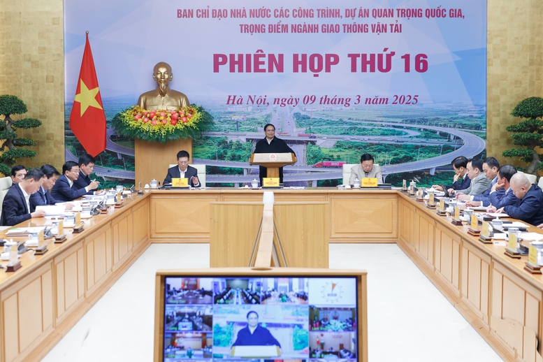 Thủ tướng Phạm Minh Chính, Trưởng Ban Chỉ đạo Nhà nước các công trình, dự án quan trọng quốc gia, trọng điểm ngành giao thông vận tải, chủ trì họp phiên thứ 16 của Ban Chỉ đạo. Ảnh: VGP