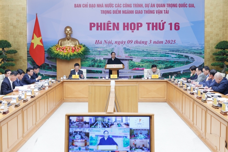 Thủ tướng Phạm Minh Chính, Trưởng Ban Chỉ đạo Nhà nước các công trình, dự án quan trọng quốc gia, trọng điểm ngành giao thông vận tải, chủ trì họp phiên thứ 16 của Ban Chỉ đạo. Ảnh: VGP