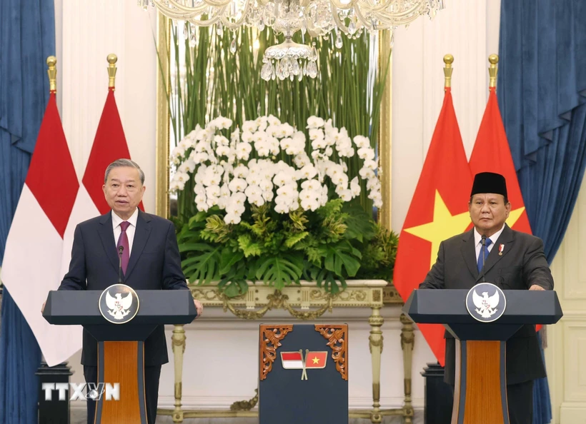 Tổng Bí thư Tô Lâm và Tổng thống Cộng hòa Indonesia Prabowo Subianto phát biểu với báo chí - Ảnh: TTXVN
