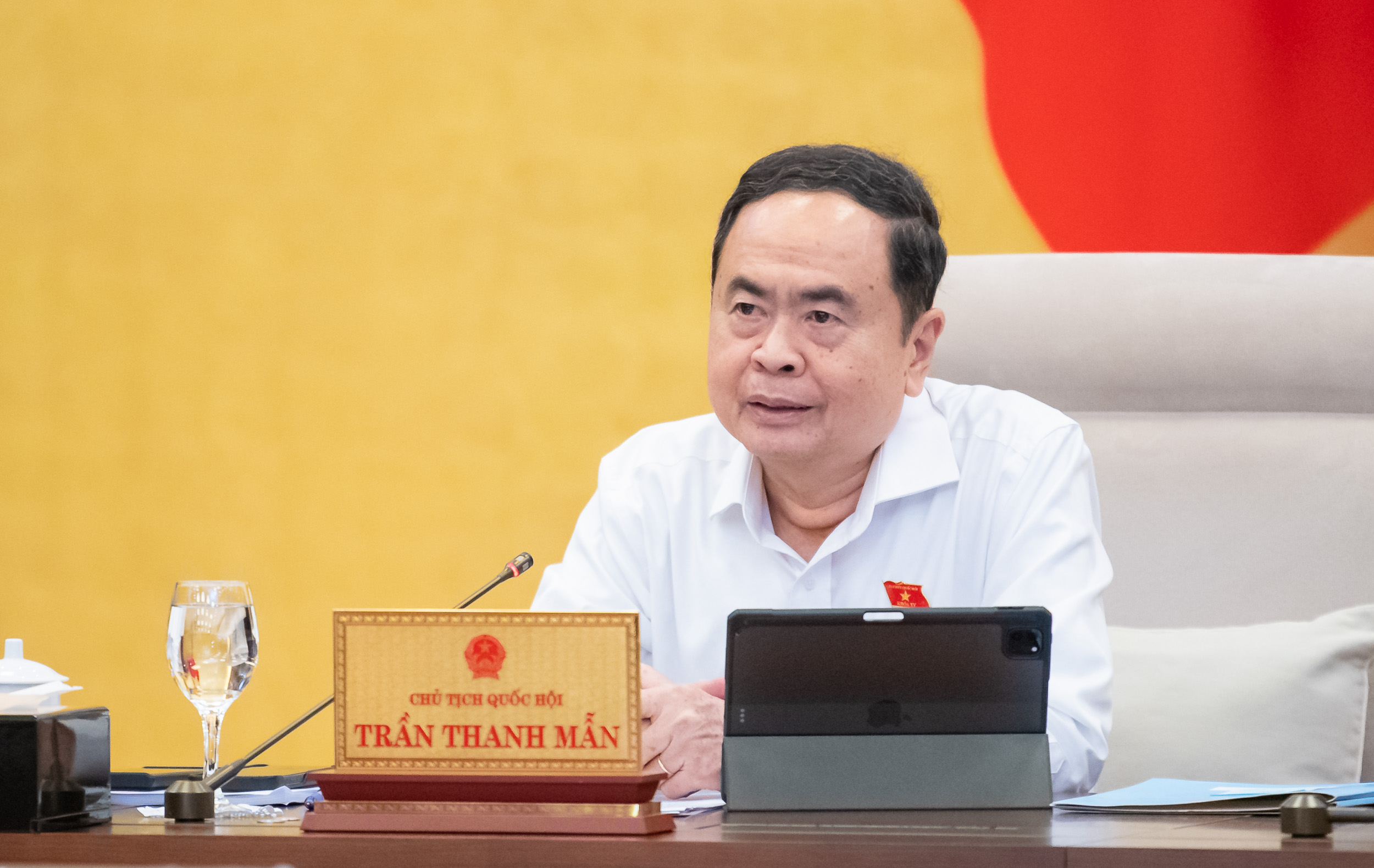 Chủ tịch Quốc hội Trần Thanh Mẫn nhấn mạnh rằng nhiệm vụ đặt ra là phải nuôi dưỡng nguồn thu, bảo đảm thu đúng, thu đủ, tránh tình trạng tận thu nhưng đồng thời phải ngăn chặn hiệu quả các hành vi lợi dụng chính sách để trốn thuế