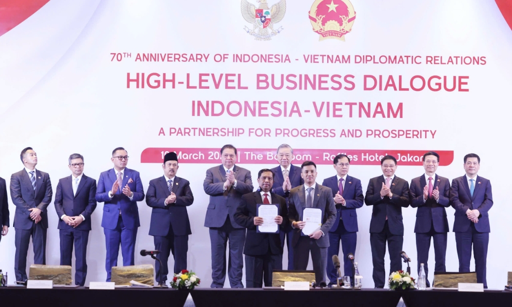 FPT và KMP Aryadhana trao đổi Hợp đồng khung trị giá 67 triệu USD trong chuyến thăm Indonesia của Tổng Bí thư Tô Lâm.