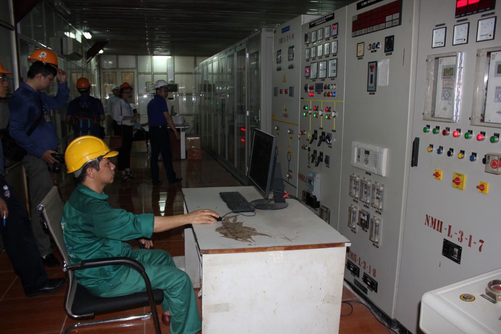 Phòng vận hành kỹ thuật điện bã mía của LASUCO. Ảnh: Chu Khôi. 