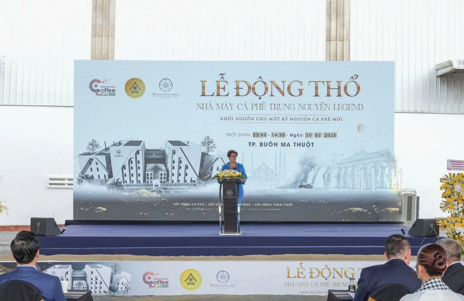 Bà Vanusia Noguiera, Tổng Giám Đốc Tổ chức Cà Phê Thế Giới , phát biểu chúc mừng lễ động thổ xây dựng nhà máy. Ảnh: TRUNG NGUYEN LEGEND