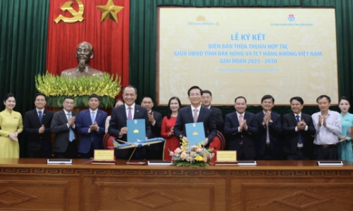 Đắk Nông hợp tác với Vietnam Airlines thúc đẩy du lịch, đầu tư, thương mại