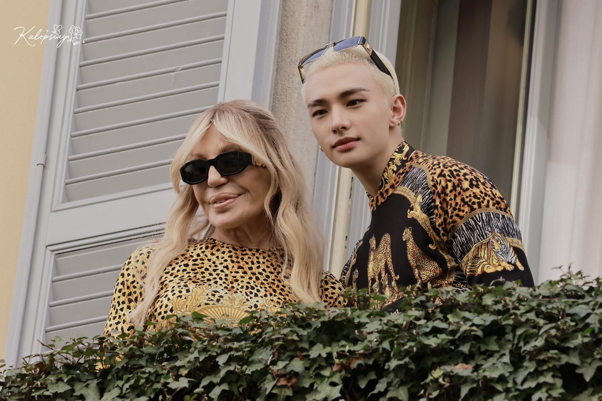 Hyunjin (Stray Kids) và Donatella Versace tại xưởng thời trang Versace