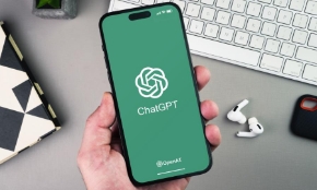 ChatGPT ra mắt lần đầu tiên vào tháng 11 năm 2022 bởi OpenAI.