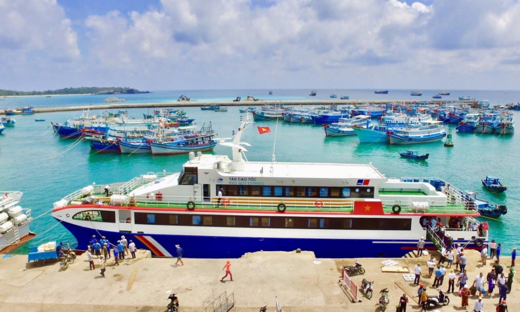 Tàu cao tốc Phú Quý Express.