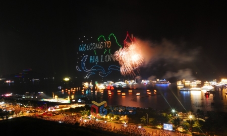 Màn bắn pháo hoa tại Carnaval Hạ Long 2024 với chủ đề