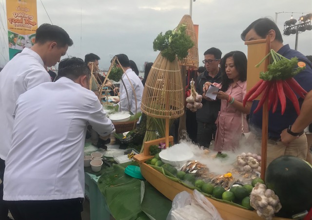 Các hoạt động trài nghiệm ẩm thực phong phú và chương trình vui chơi hấp dẫn trong khuôn khổ Lễ hội. Ảnh Ngô Anh Văn