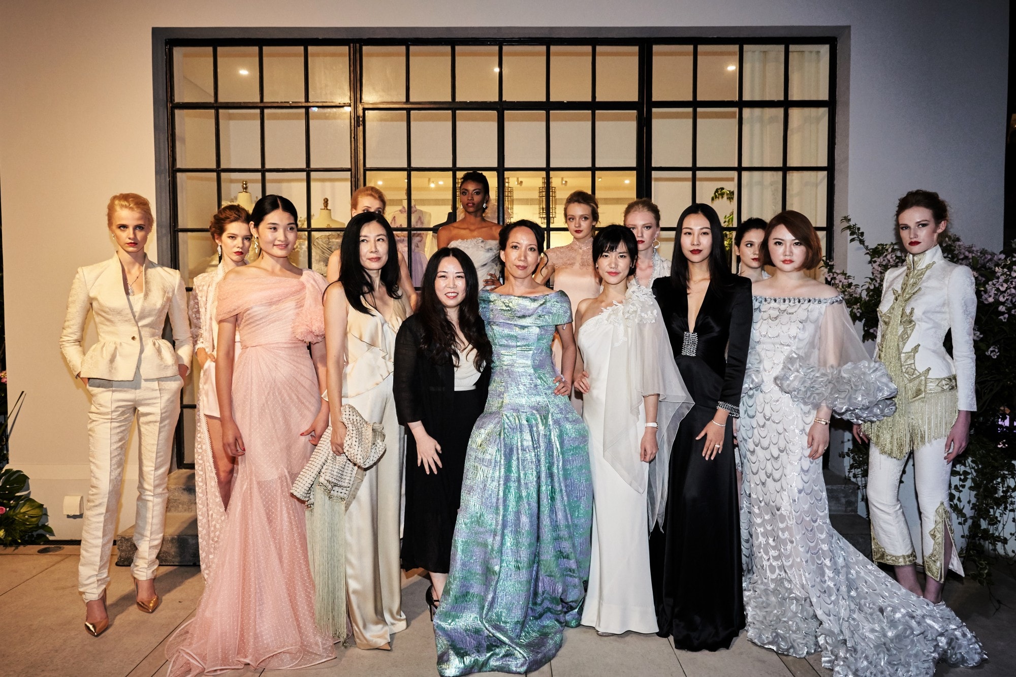 Nhà thiết kế Grace Chen và các khách hàng VIP.